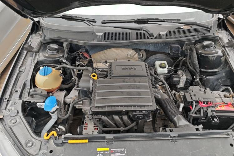Used Volkswagen Lavida 2015 1.6L Automatic Fashion Edition Engine Bay