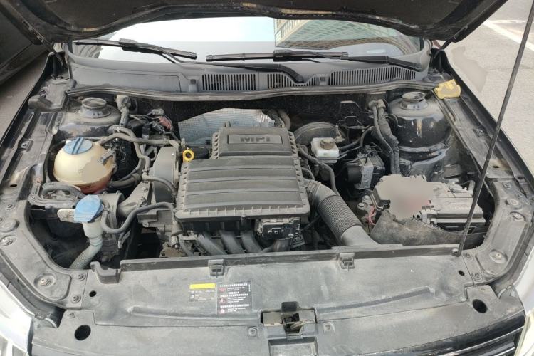 Used Volkswagen Lavida 2015 1.6L Manual Fashion Edition Engine Bay