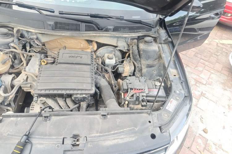 Used Volkswagen Lavida 2015 1.6L Automatic Comfort Edition Engine Bay Left