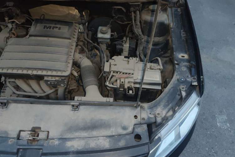 Used Volkswagen Lavida 2015 1.6L Automatic Fashion Edition Engine Bay Left