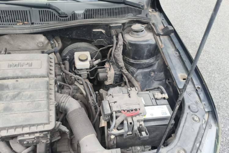 Used Volkswagen Lavida 2015 1.6L Automatic Comfort Edition Engine Bay Left
