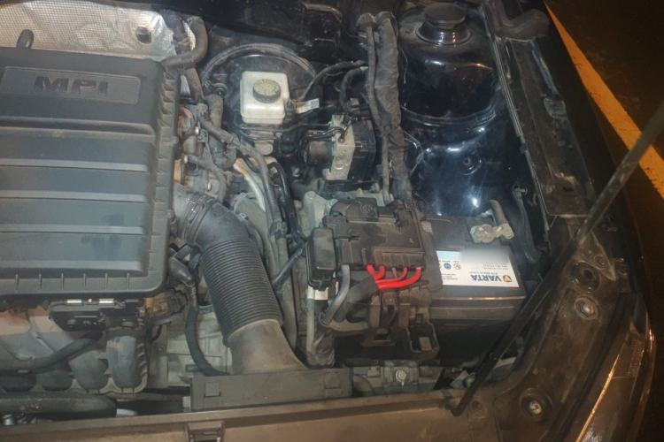 Used Volkswagen Lavida 2015 1.6L Automatic Comfort Edition Engine Bay Left