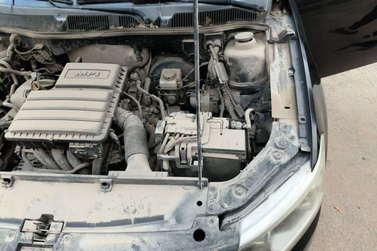 Used Volkswagen Lavida 2015 1.6L Automatic Comfort Edition Engine Bay Left