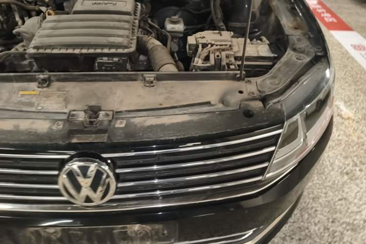 Used Volkswagen Lavida 2015 1.6L Manual Fashion Edition Engine Bay Left