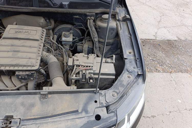 Used Volkswagen Lavida 2015 1.6L Automatic Comfort Edition Engine Bay Left