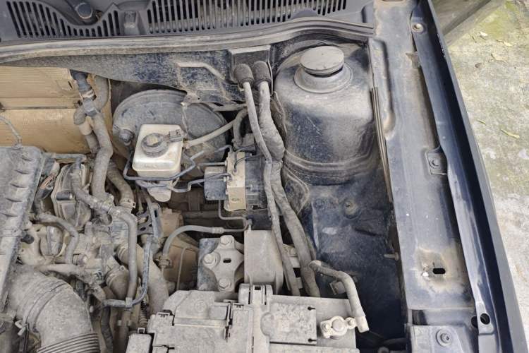 Used Volkswagen Lavida 2015 1.6L Manual Fashion Edition Engine Bay Left