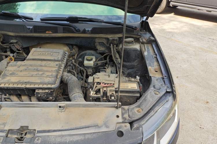 Used Volkswagen Lavida 2015 1.6L Manual Comfort Edition Engine Bay Left