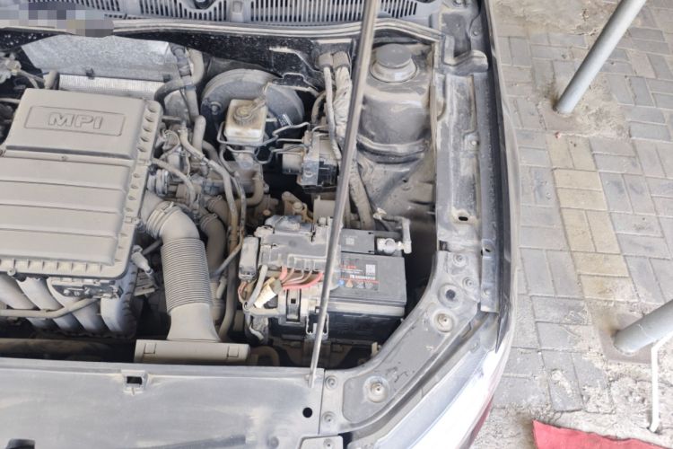 Used Volkswagen Lavida 2015 1.6L Automatic Fashion Edition Engine Bay Left