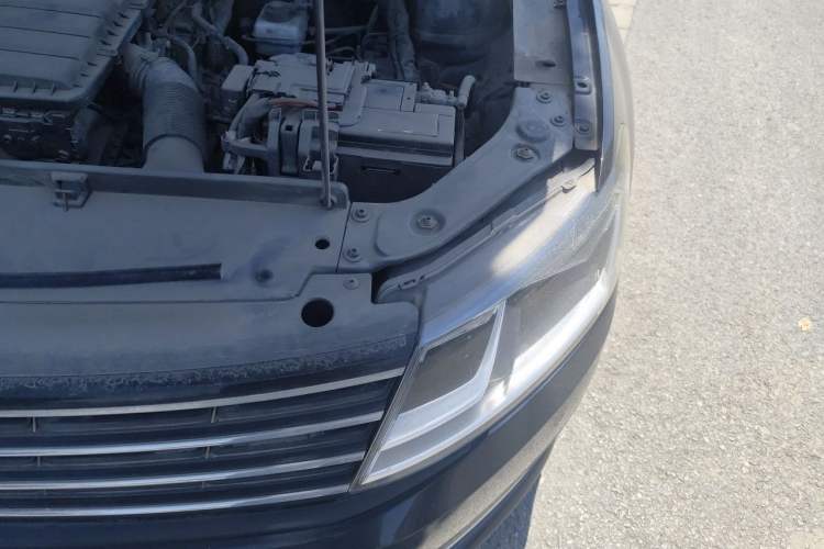 Used Volkswagen Lavida 2015 1.6L Manual Comfort Edition Engine Bay Left