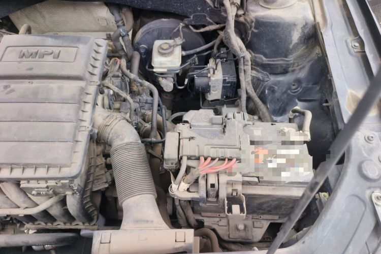 Used Volkswagen Lavida 2015 1.6L Manual Fashion Edition Engine Bay Left