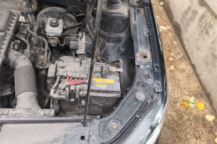 Used Volkswagen Lavida 2015 1.6L Manual Comfort Edition Engine Bay Left