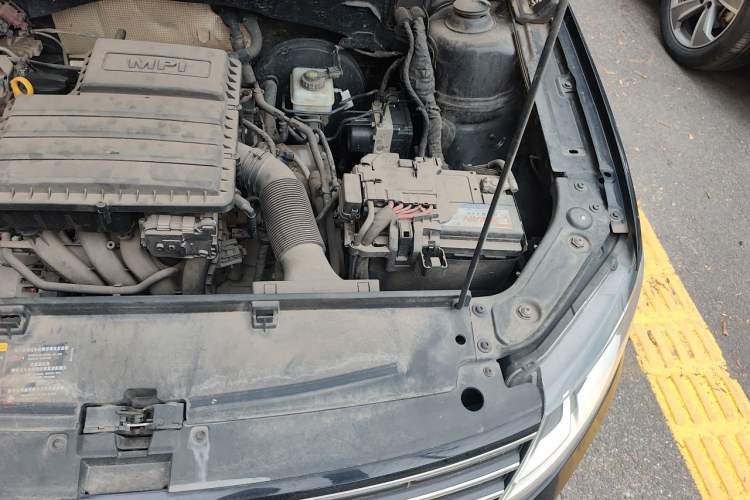 Used Volkswagen Lavida 2015 1.6L Automatic Comfort Edition Engine Bay Left