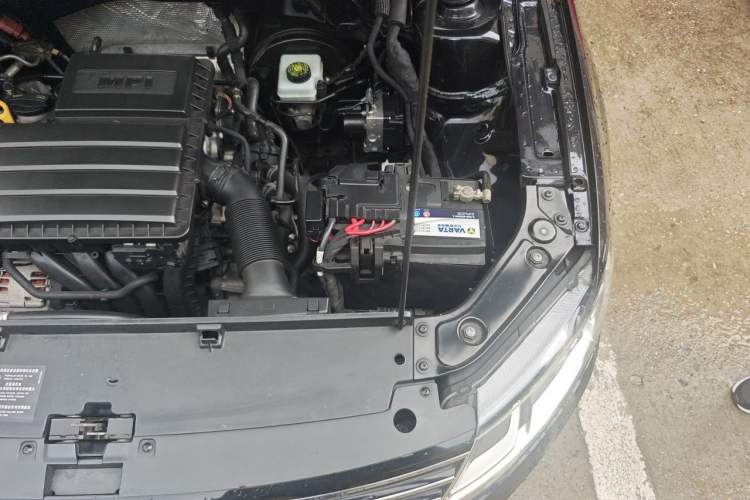 Used Volkswagen Lavida 2015 1.6L Manual Comfort Edition Engine Bay Left