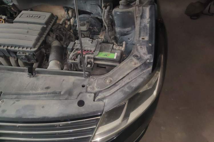 Used Volkswagen Lavida 2015 1.6L Automatic Comfort Edition Engine Bay Left