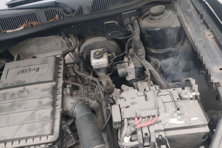 Used Volkswagen Lavida 2015 1.6L Automatic Comfort Edition Engine Bay Left