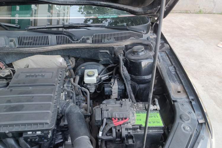 Used Volkswagen Lavida 2015 1.6L Manual Comfort Edition Engine Bay Left