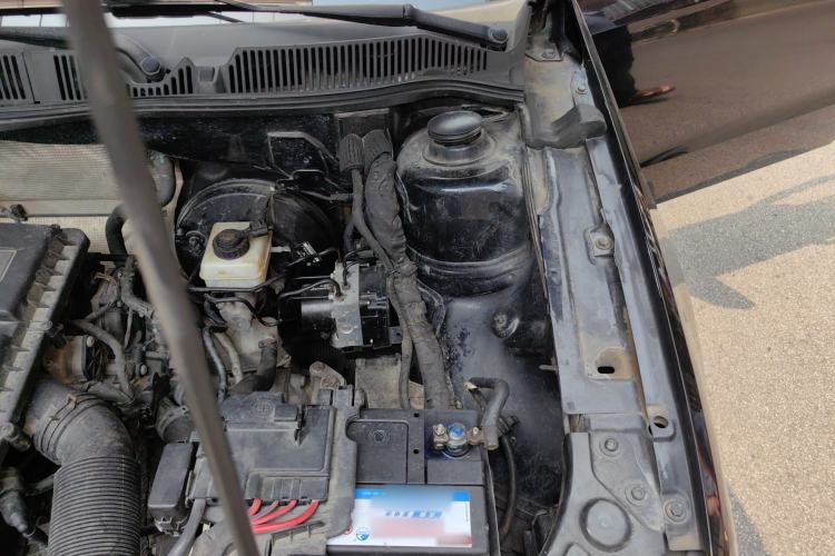 Used Volkswagen Lavida 2015 1.6L Automatic Comfort Edition Engine Bay Left