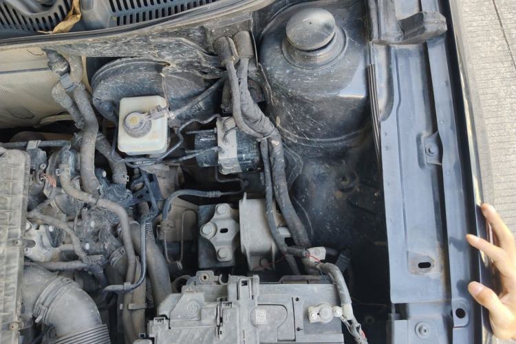 Used Volkswagen Lavida 2015 1.6L Manual Fashion Edition Engine Bay Left
