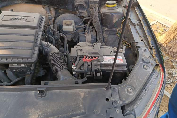 Used Volkswagen Lavida 2015 1.6L Manual Comfort Edition Engine Bay Left