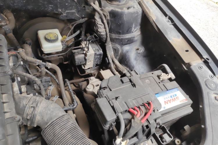 Used Volkswagen Lavida 2015 1.6L Manual Fashion Edition Engine Bay Left