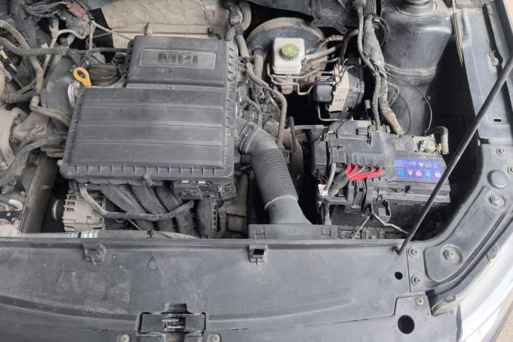 Used Volkswagen Lavida 2015 1.6L Manual Fashion Edition Engine Bay Left