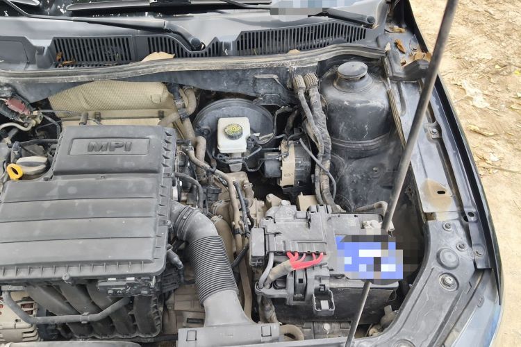 Used Volkswagen Lavida 2015 1.6L Automatic Comfort Edition Engine Bay Left