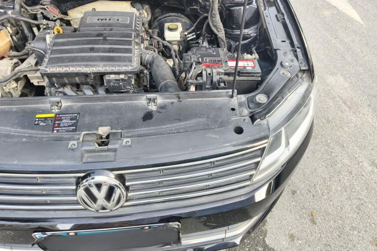 Used Volkswagen Lavida 2015 1.6L Automatic Comfort Edition Engine Bay Left