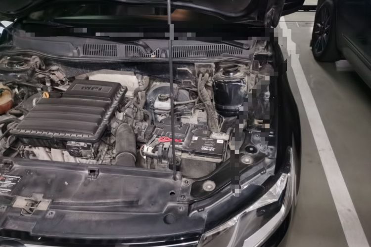 Used Volkswagen Lavida 2015 1.6L Manual Comfort Edition Engine Bay Left