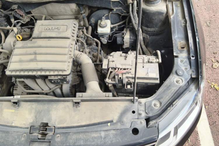 Used Volkswagen Lavida 2015 1.6L Manual Fashion Edition Engine Bay Left