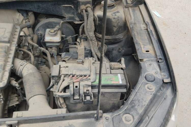 Used Volkswagen Lavida 2015 1.6L Automatic Comfort Edition Engine Bay Left