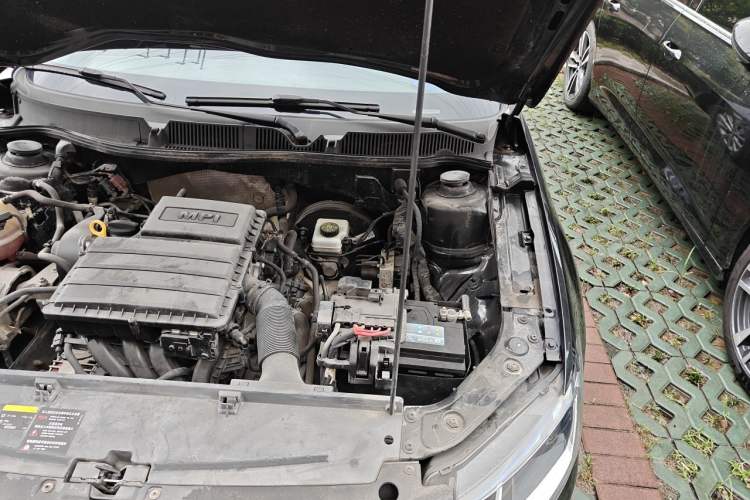 Used Volkswagen Lavida 2015 1.6L Automatic Comfort Edition Engine Bay Left