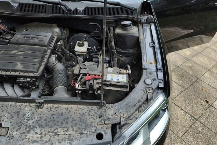 Used Volkswagen Lavida 2015 1.6L Automatic Comfort Edition Engine Bay Left