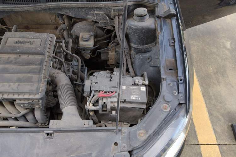 Used Volkswagen Lavida 2015 1.6L Manual Comfort Edition Engine Bay Left