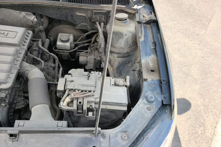 Used Volkswagen Lavida 2015 1.6L Manual Comfort Edition Engine Bay Left