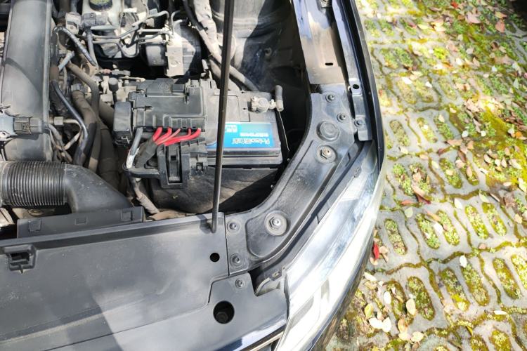 Used Volkswagen Lavida 2015 230TSI DSG Comfort Edition Engine Bay Left