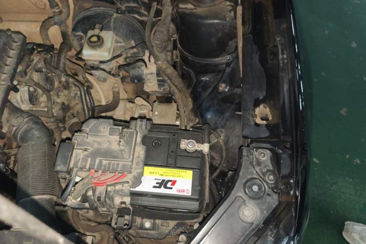 Used Volkswagen Lavida 2015 1.6L Automatic Comfort Edition Engine Bay Left