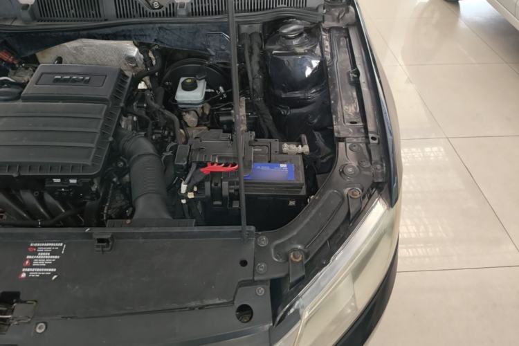 Used Volkswagen Lavida 2015 1.6L Automatic Fashion Edition Engine Bay Left