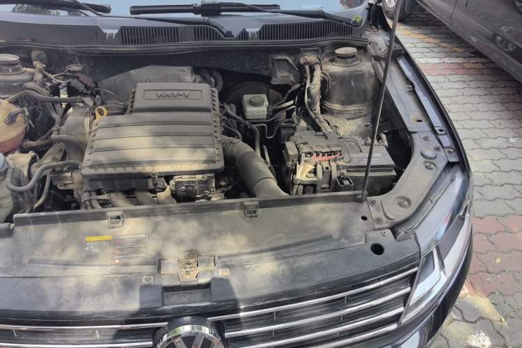 Used Volkswagen Lavida 2015 1.6L Manual Comfort Edition Engine Bay Left