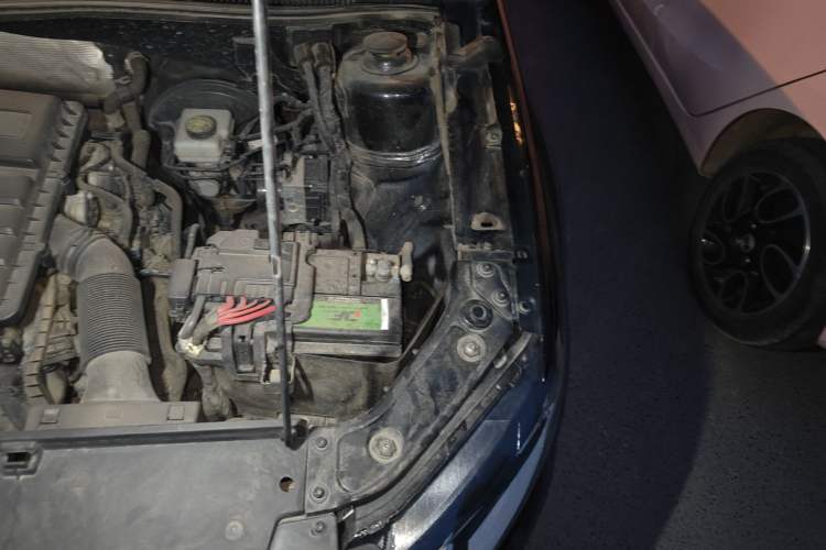 Used Volkswagen Lavida 2015 1.6L Manual Fashion Edition Engine Bay Left