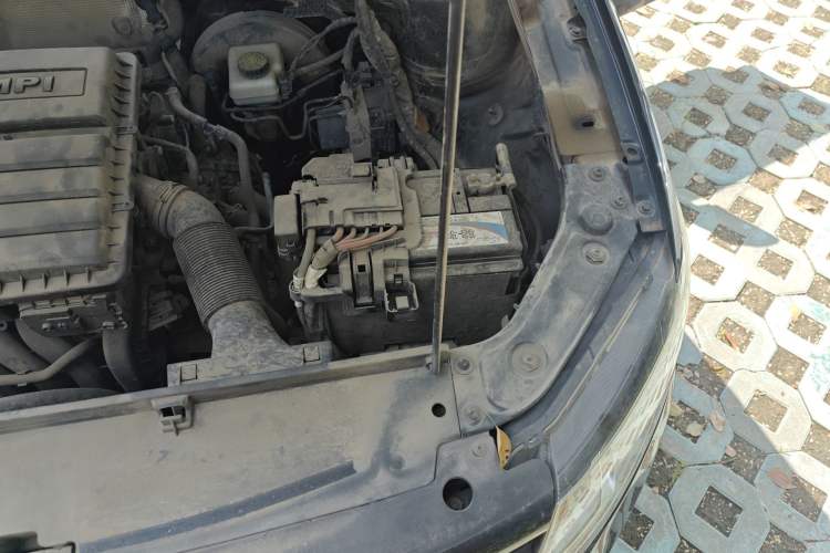 Used Volkswagen Lavida 2015 1.6L Manual Comfort Edition Engine Bay Left