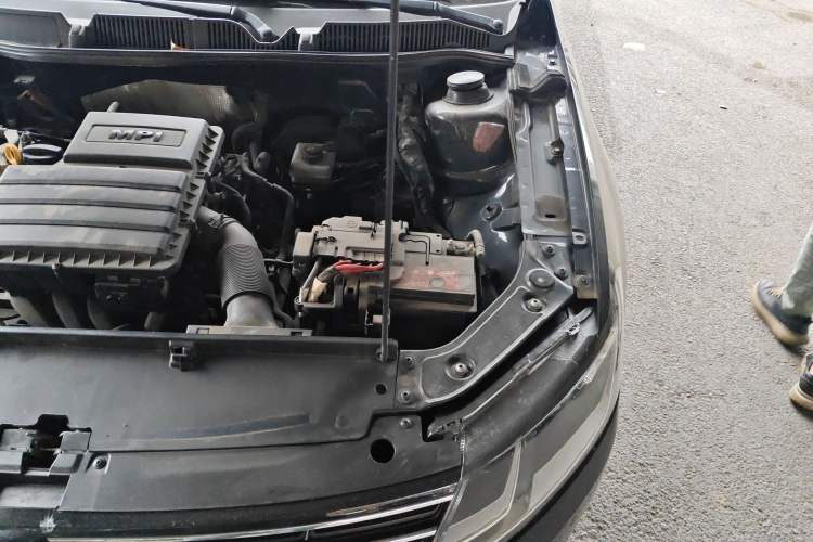 Used Volkswagen Lavida 2015 1.6L Manual Comfort Edition Engine Bay Left