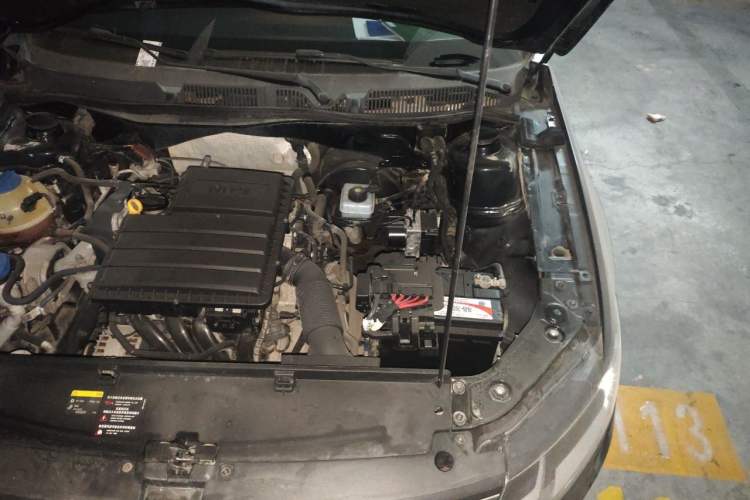 Used Volkswagen Lavida 2015 1.6L Manual Fashion Edition Engine Bay Left