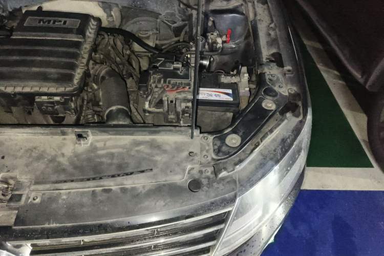 Used Volkswagen Lavida 2015 1.6L Manual Comfort Edition Engine Bay Left
