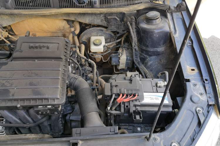 Used Volkswagen Lavida 2015 1.6L Manual Fashion Edition Engine Bay Left