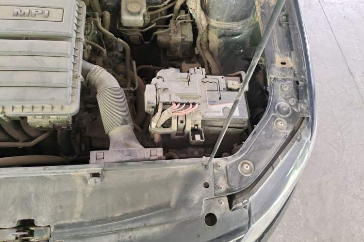 Used Volkswagen Lavida 2015 1.6L Manual Comfort Edition Engine Bay Left