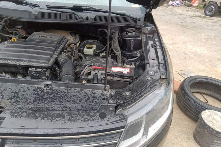Used Volkswagen Lavida 2015 1.6L Automatic Comfort Edition Engine Bay Left