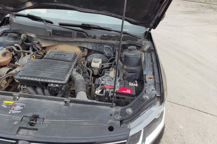 Used Volkswagen Lavida 2015 1.6L Manual Comfort Edition Engine Bay Left