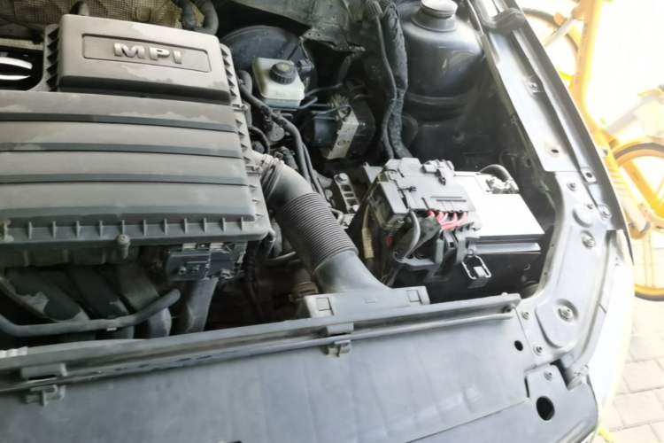 Used Volkswagen Lavida 2015 1.6L Automatic Comfort Edition Engine Bay Left