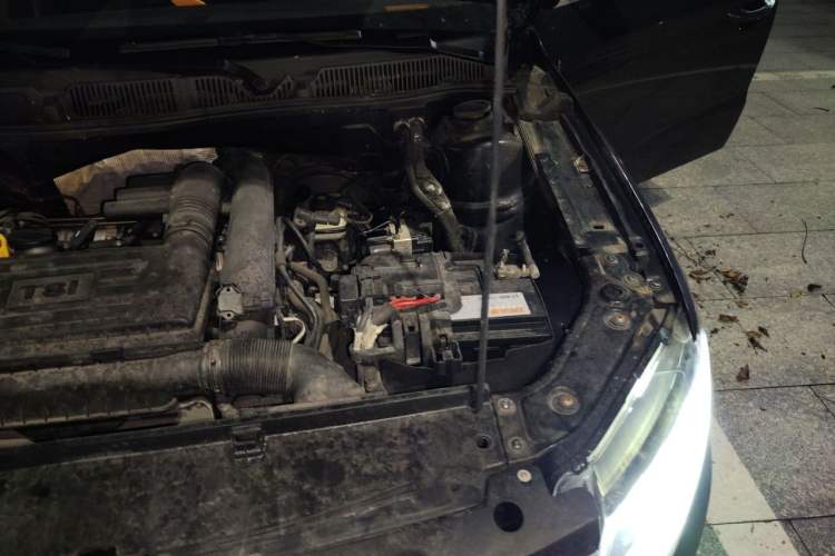 Used Volkswagen Lavida 2015 230TSI DSG Comfort Edition Engine Bay Left