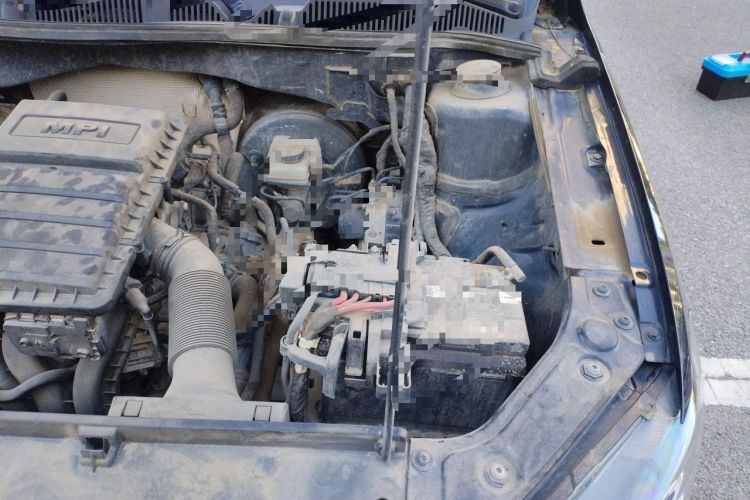 Used Volkswagen Lavida 2015 1.6L Automatic Fashion Edition Engine Bay Left